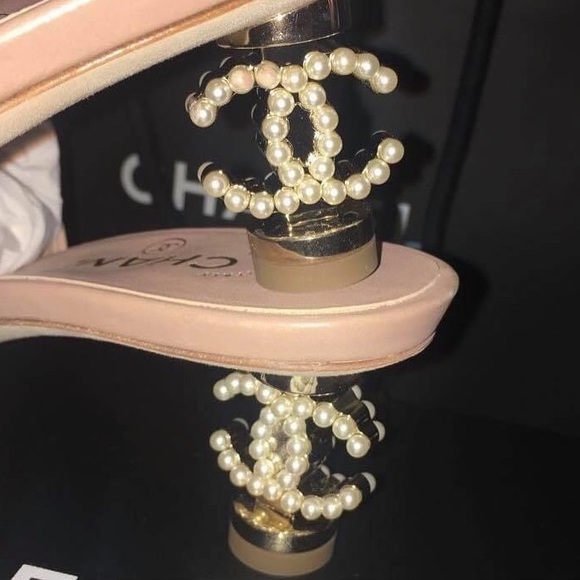 Chanel pearl heels - Picture 1 of 1